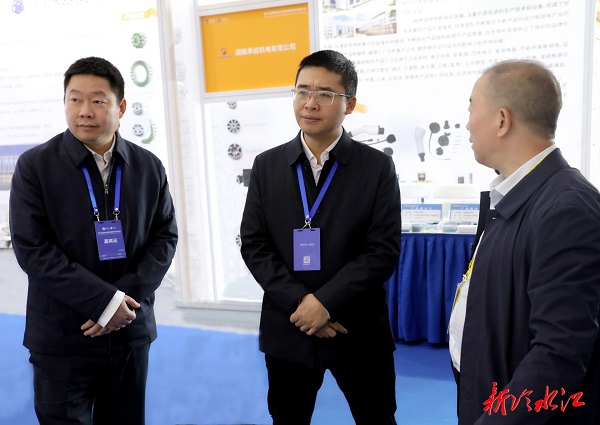 冷水江“智造”閃耀省新材料博覽會(huì)，組團(tuán)參展彰顯產(chǎn)業(yè)新動(dòng)能